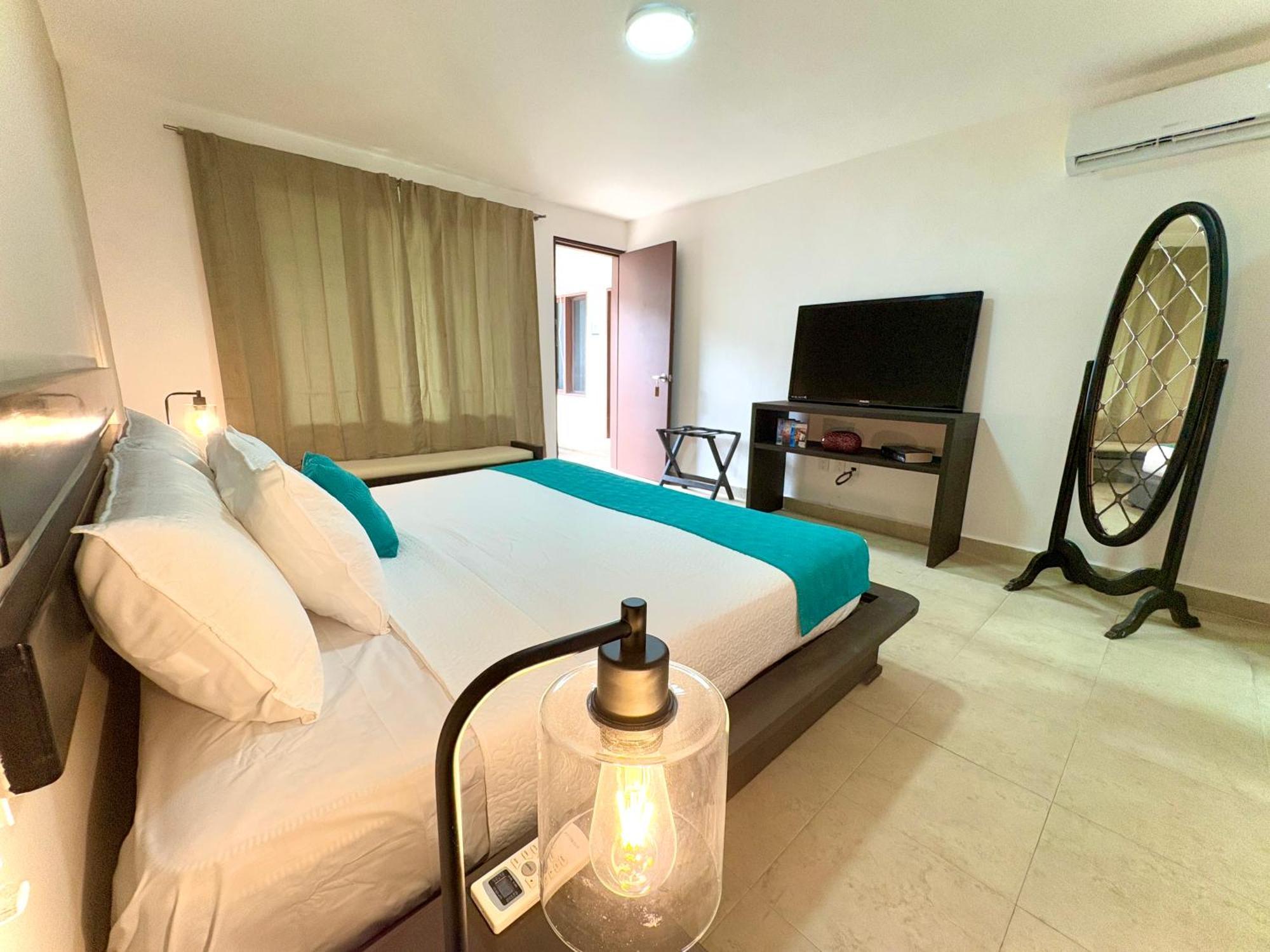 Aria Rooftop & Pool Now With Breakfast Hotel *