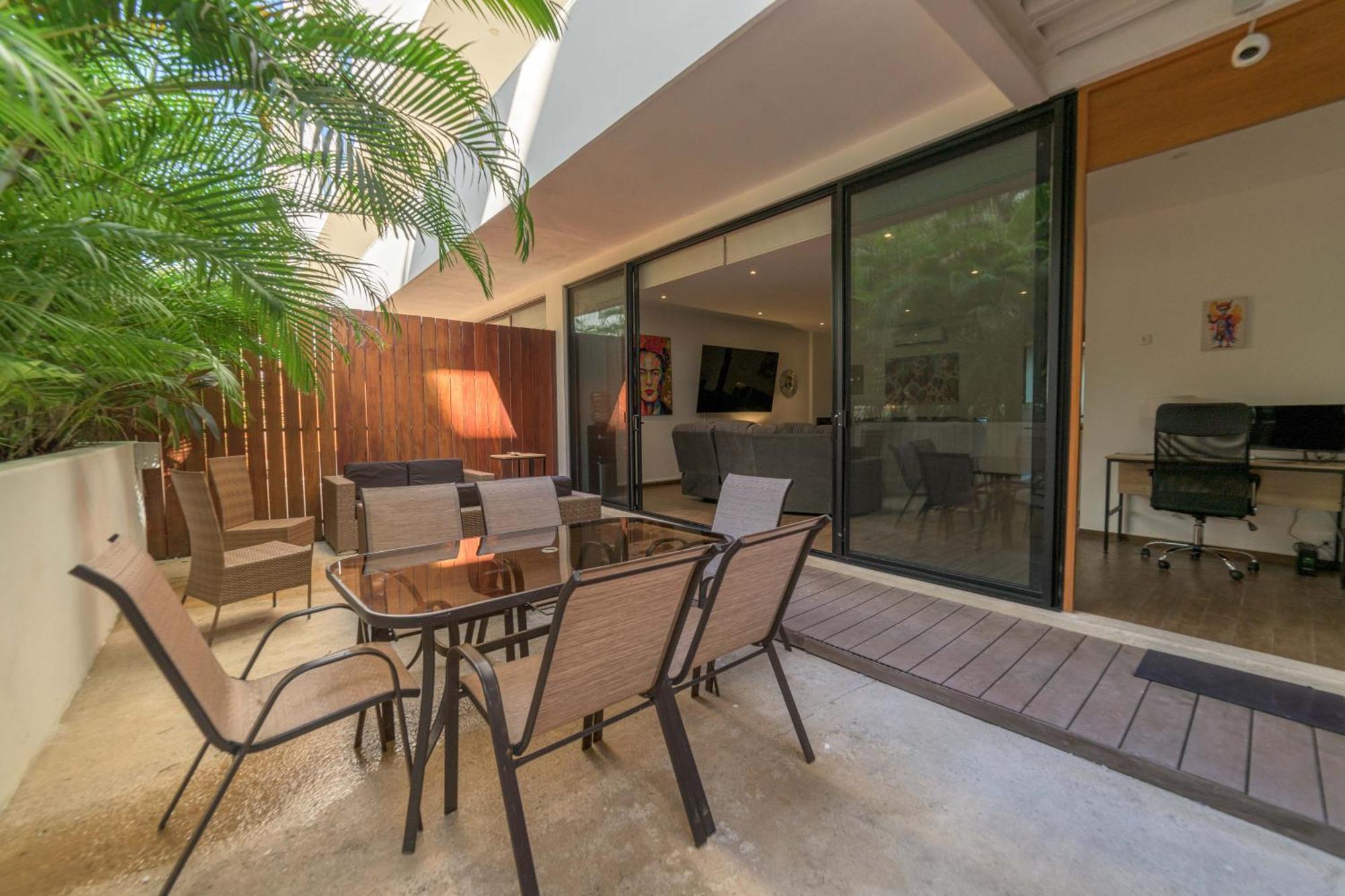 Spacious 200m From & 5th Ave