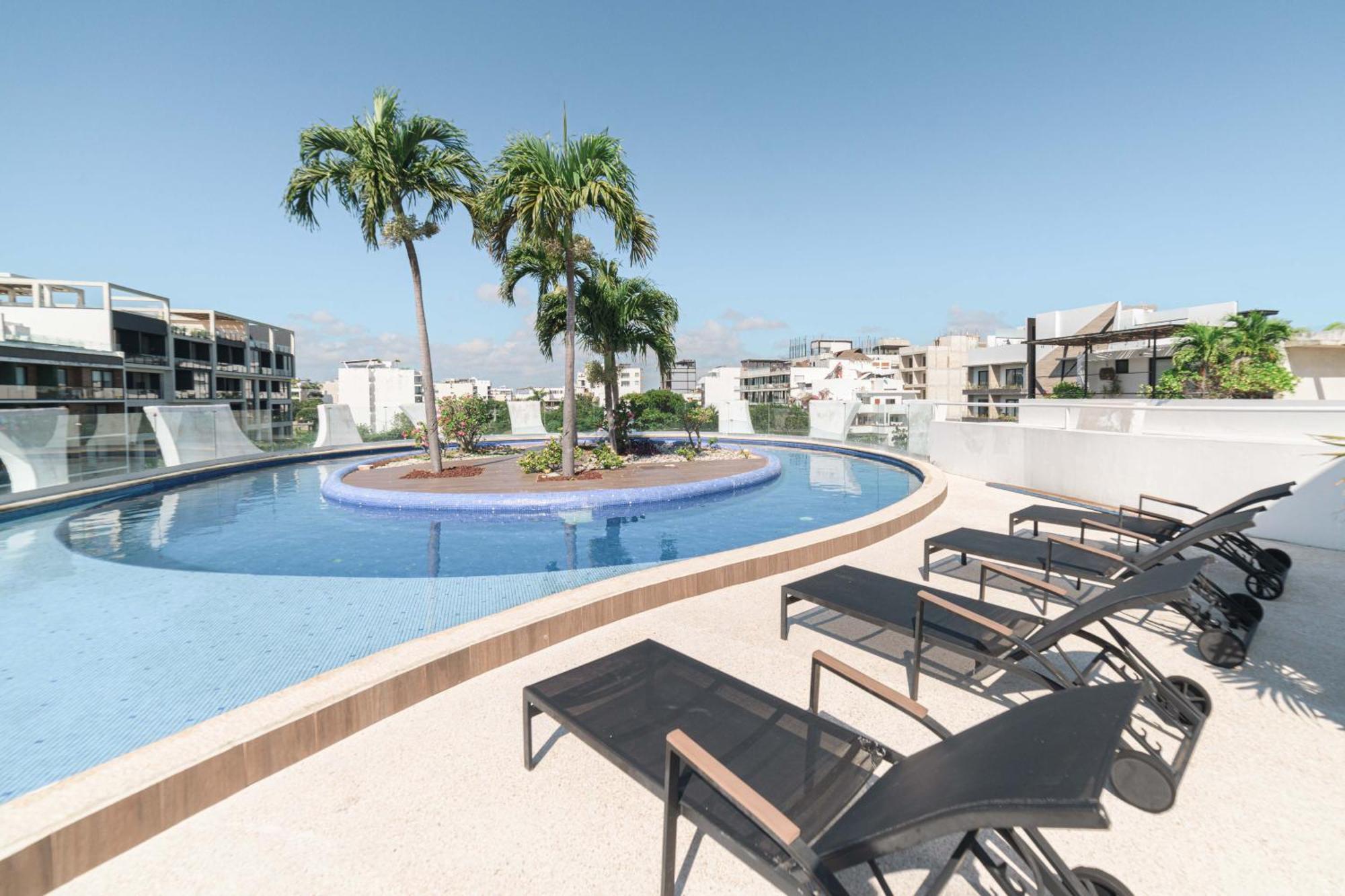 Spacious 200m From & 5th Ave