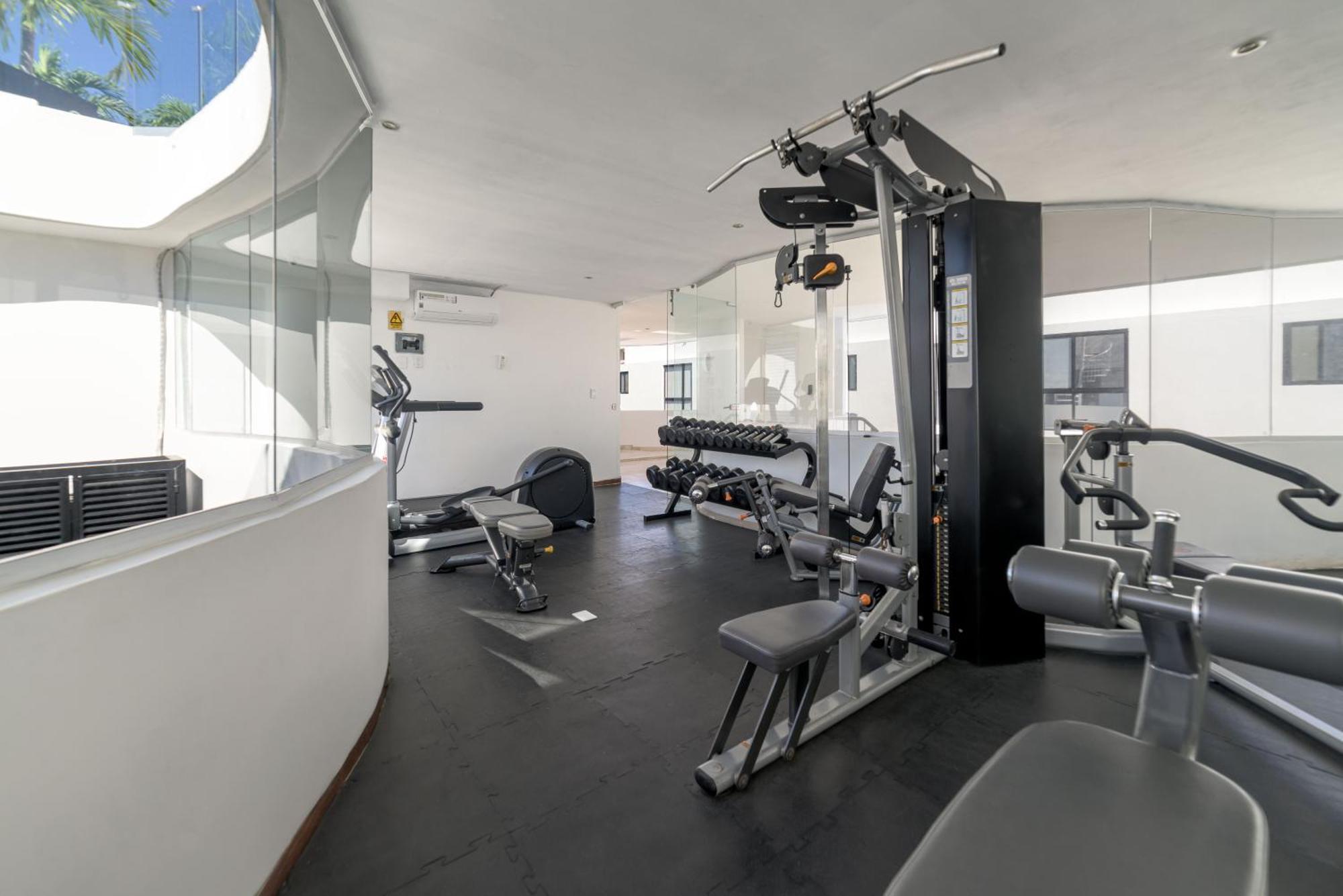 Spacious 200m From & 5th Ave