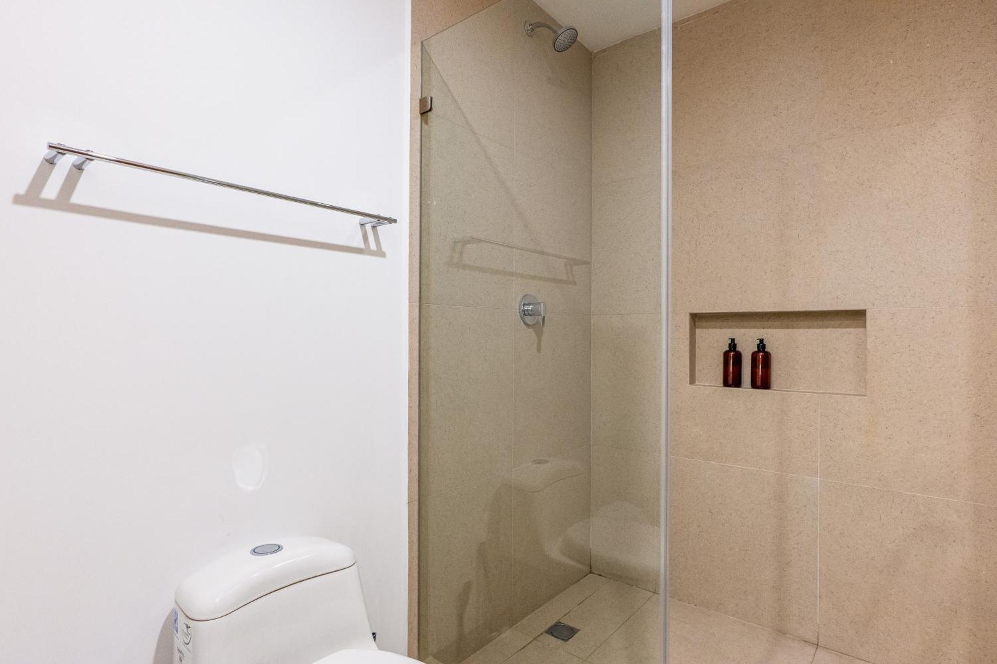 Hotel Emerald Escape Tl B103 *