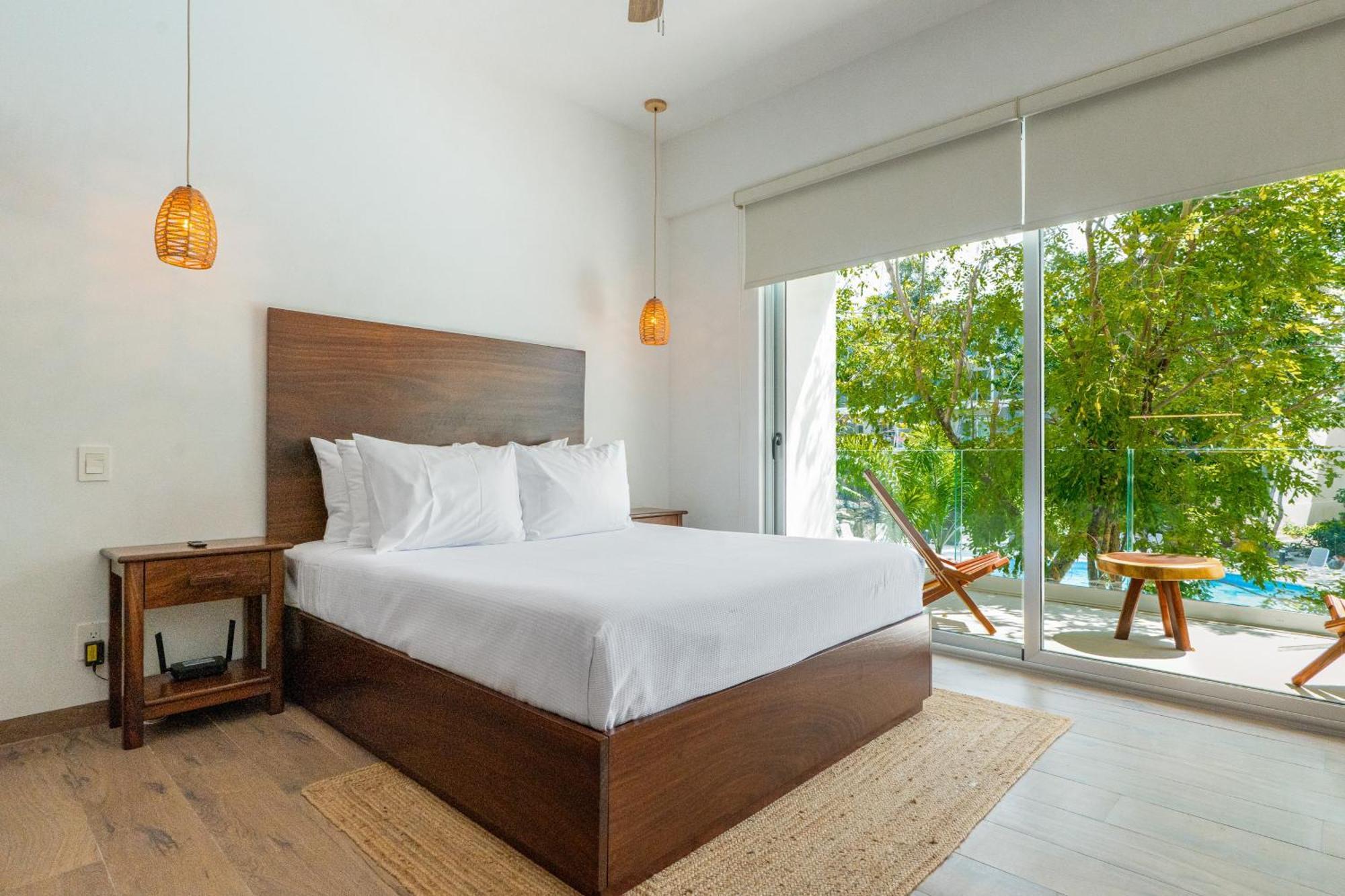 Hotel Emerald Escape Tl B103