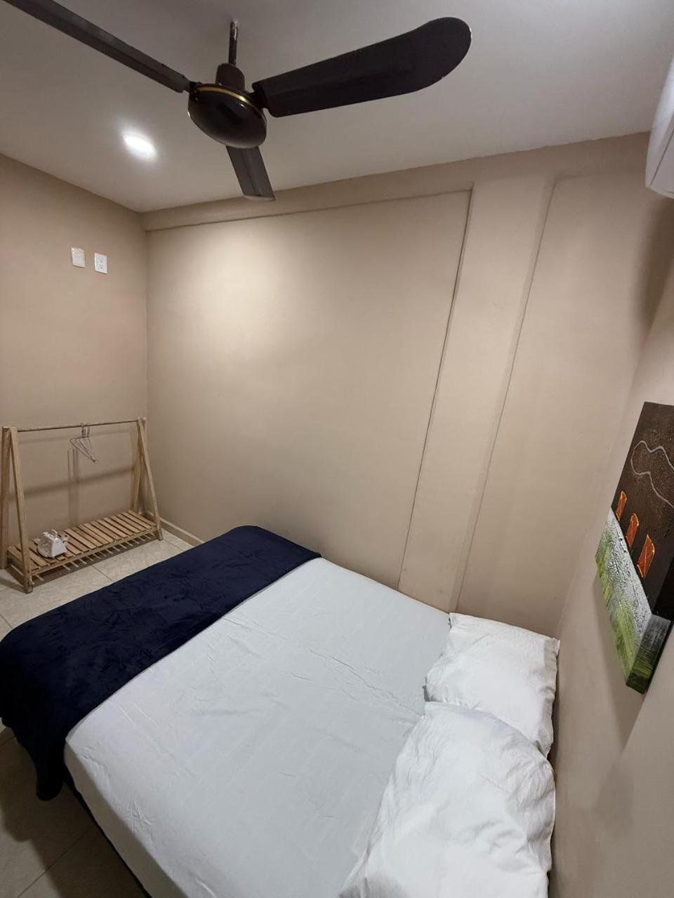 Apartamento Torre 70, Departamento 12 *