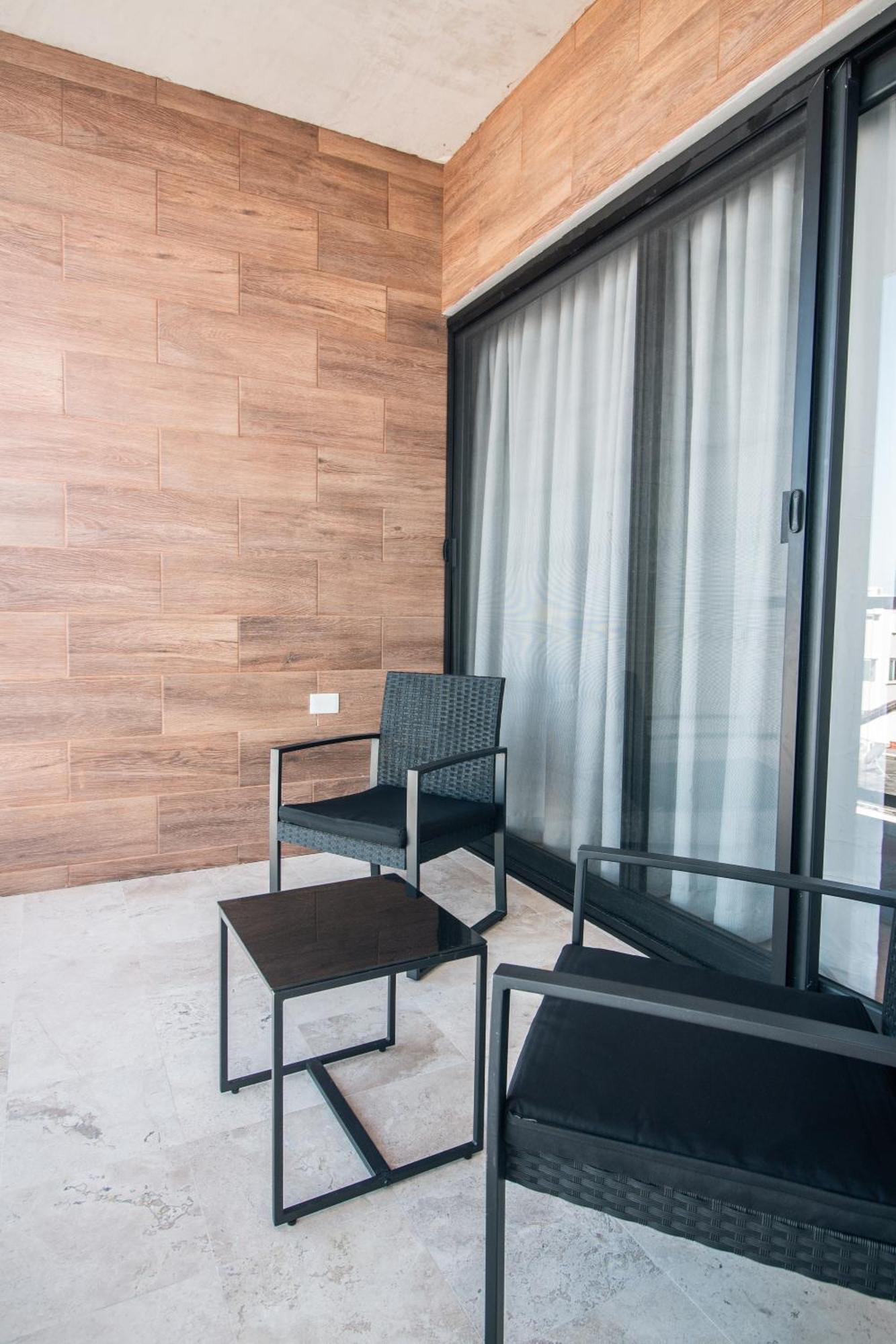 Khách sạn hẻo lánh B10 - Distinctive Hotel- *