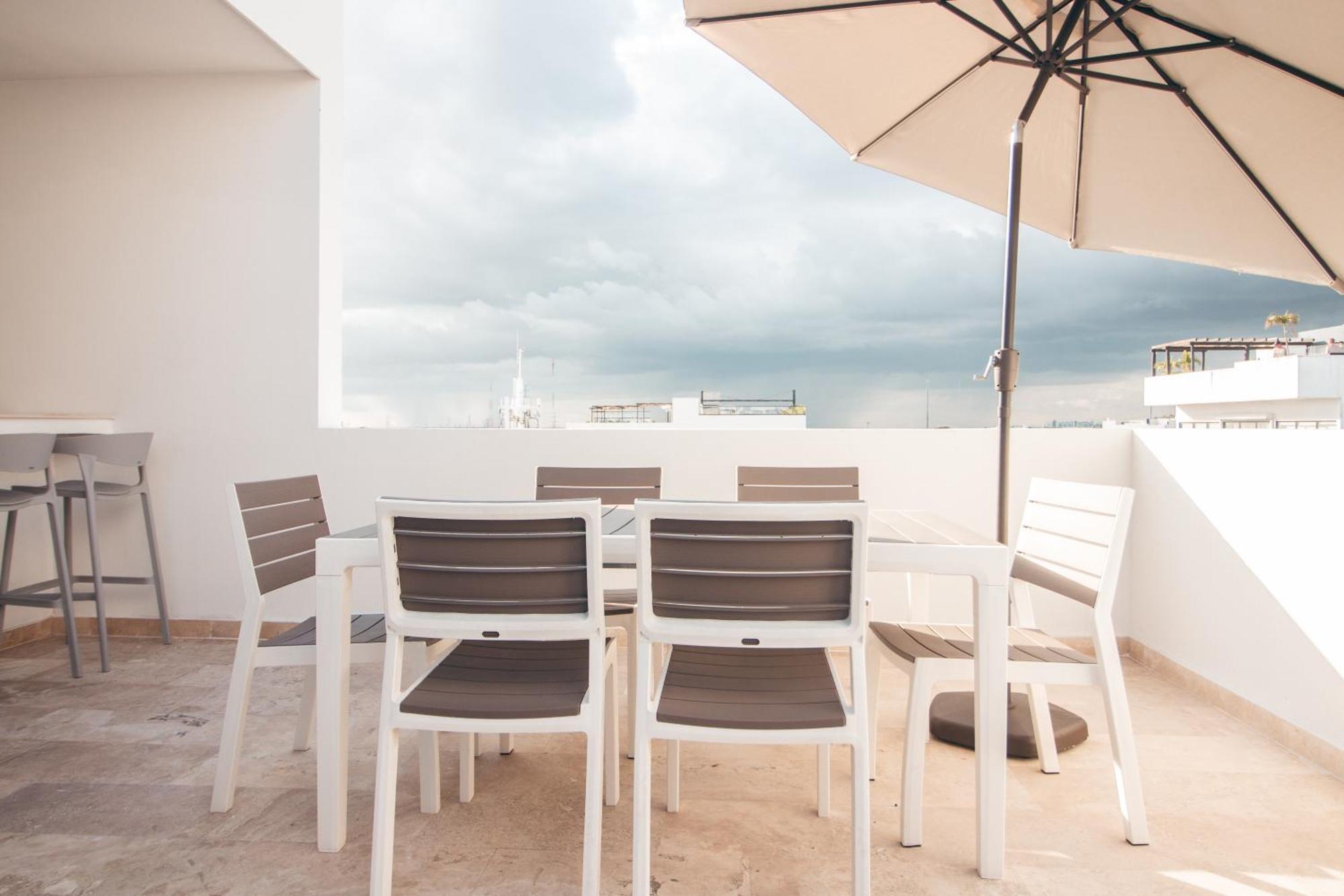 Apartahotel B10 - Distinctive Hotel- *