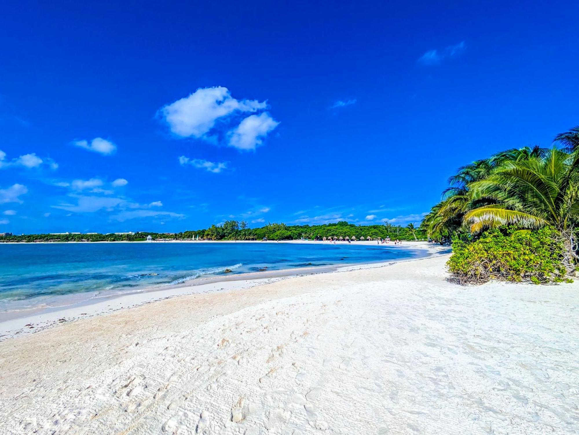 A5 Beachside Bliss Family Hawaiian Themed Quad Kitchen Ac Apartment Playa del Carmen