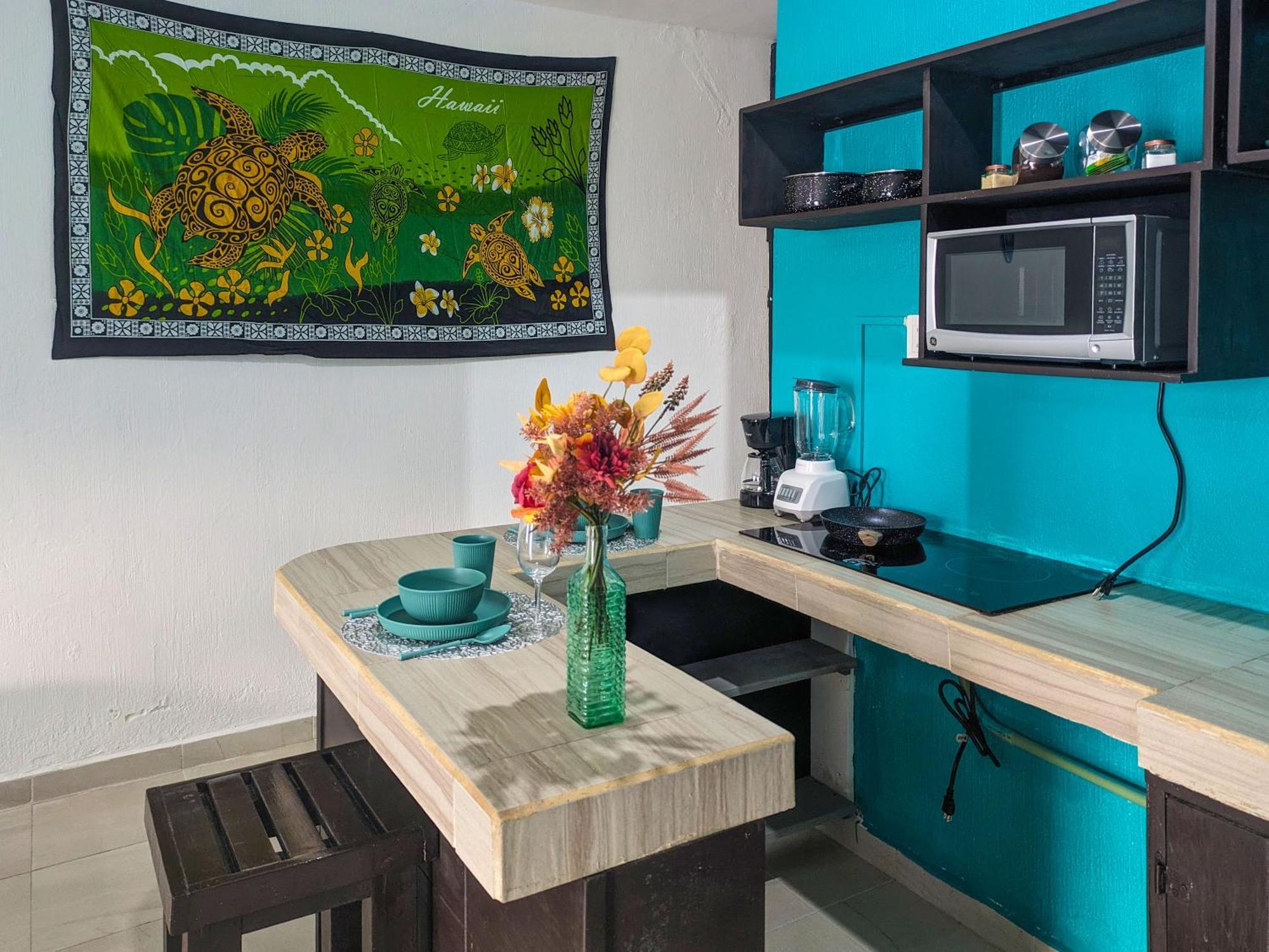 A5 Beachside Bliss Family Hawaiian Themed Quad Kitchen Ac Apartment Playa del Carmen