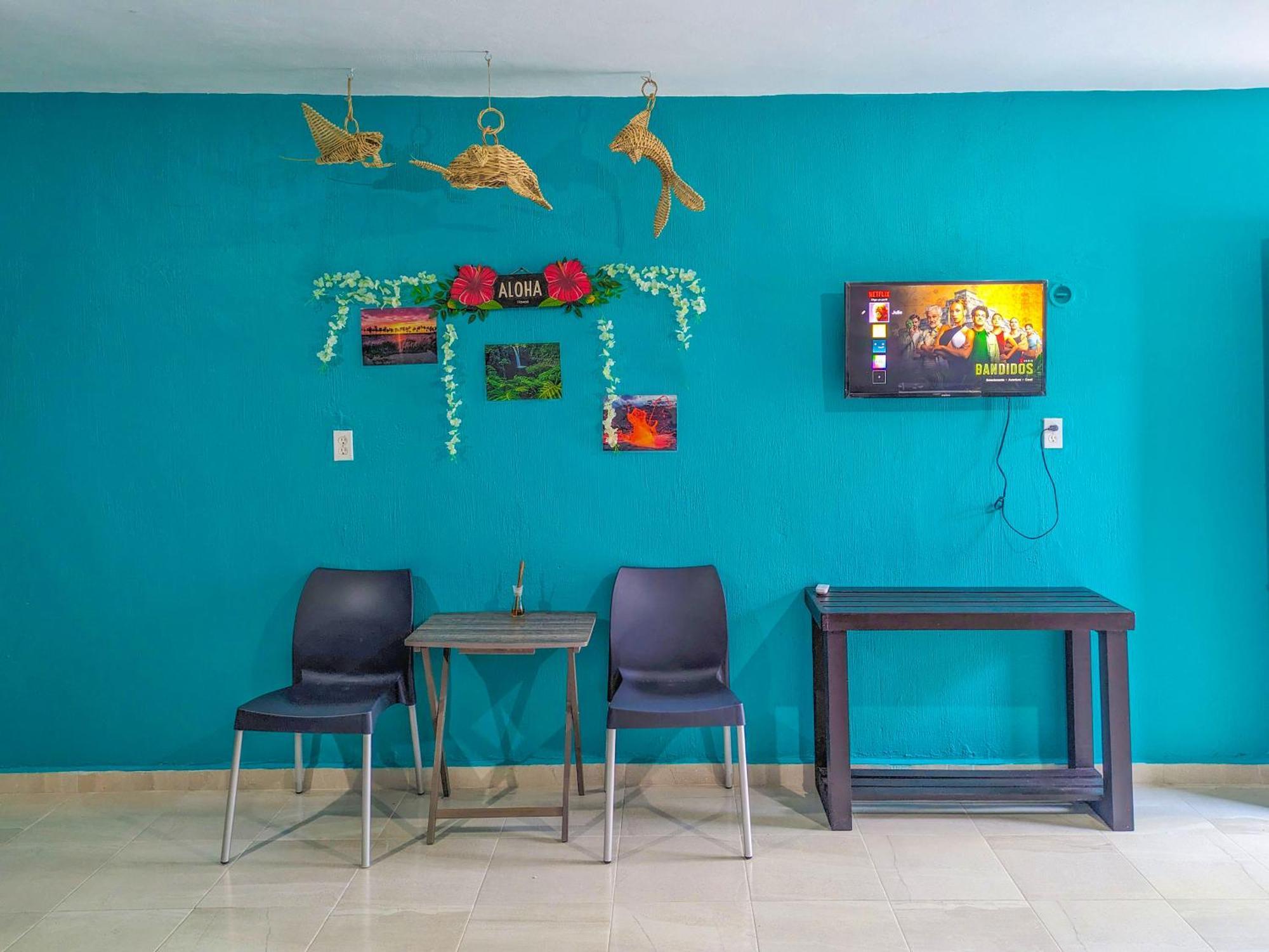 A5 Beachside Bliss Family Hawaiian Themed Quad Kitchen Ac Apartment