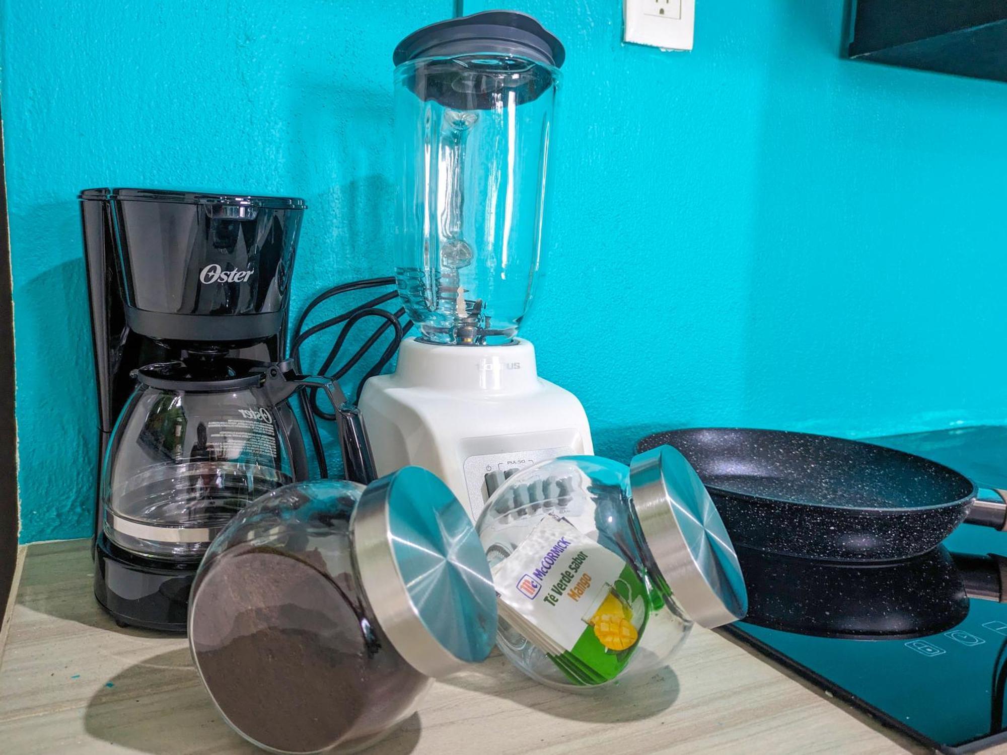 A5 Beachside Bliss Family Hawaiian Themed Quad Kitchen Ac Apartment *