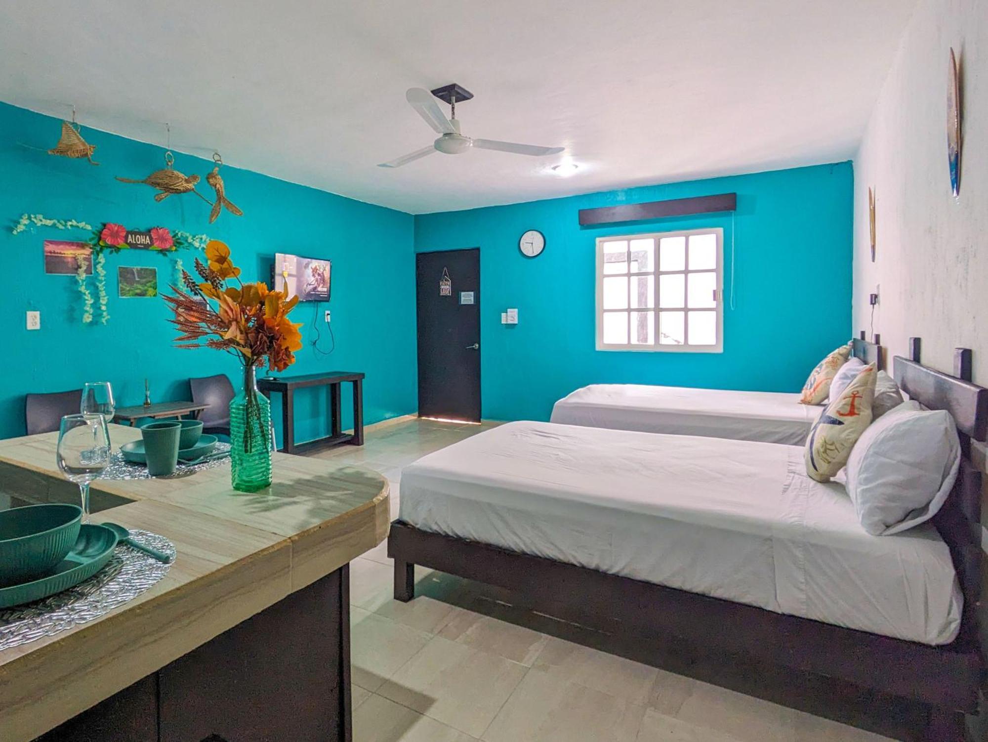 A5 Beachside Bliss Family Hawaiian Themed Quad Kitchen Ac *