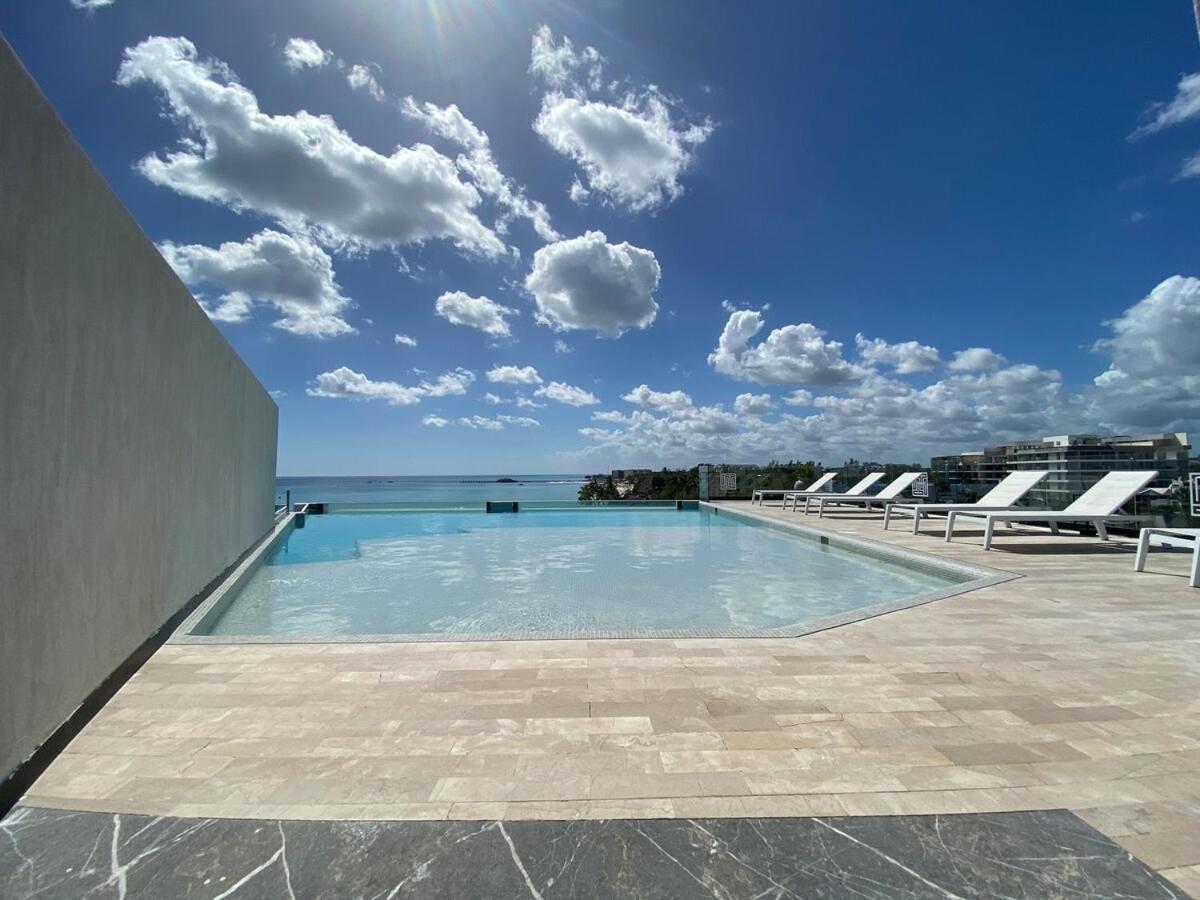 Ocean Front! Amazing Rooftop Pool, Walk To Fifth! Apartment Playa del Carmen
