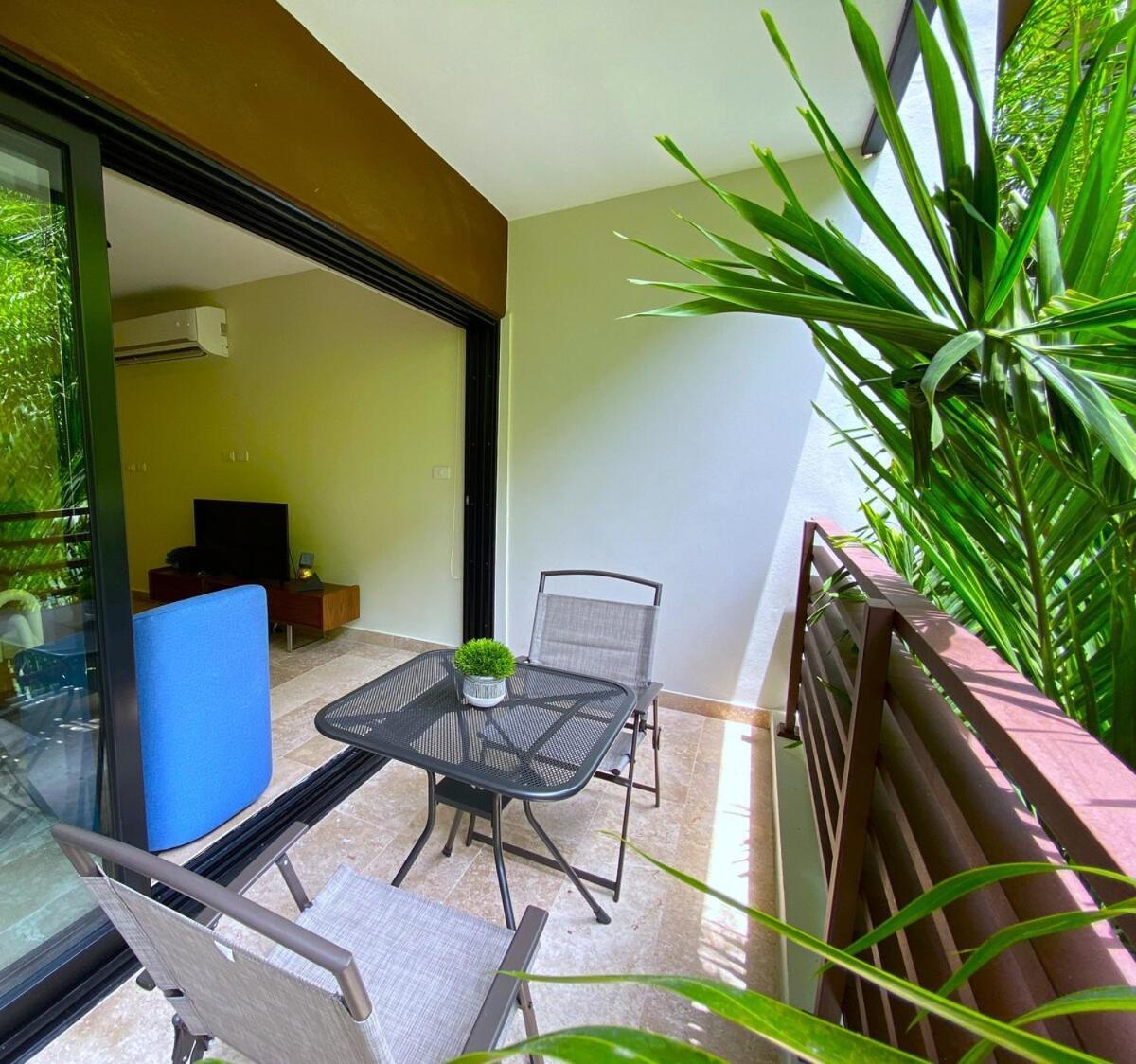 Seaview Roof Pool, Gym Onsite, 4 Blocks To 5th Ave