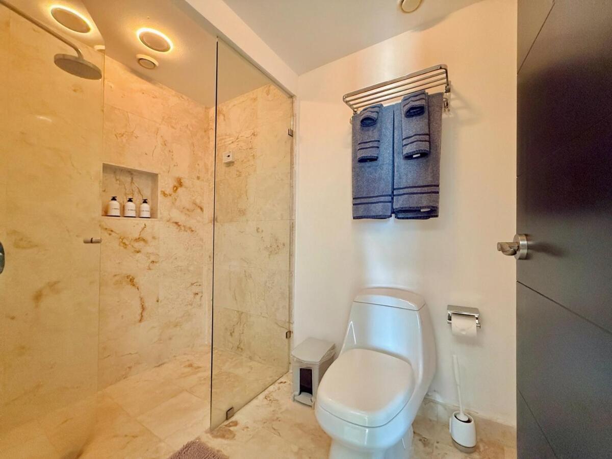 Private Club-penthouse For Large Groups *