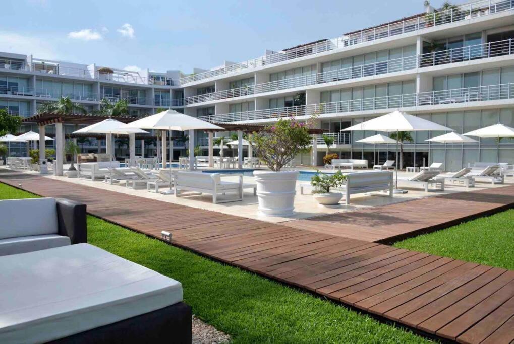 3 Bedroom Ocean View, Gym/parking Apartment
