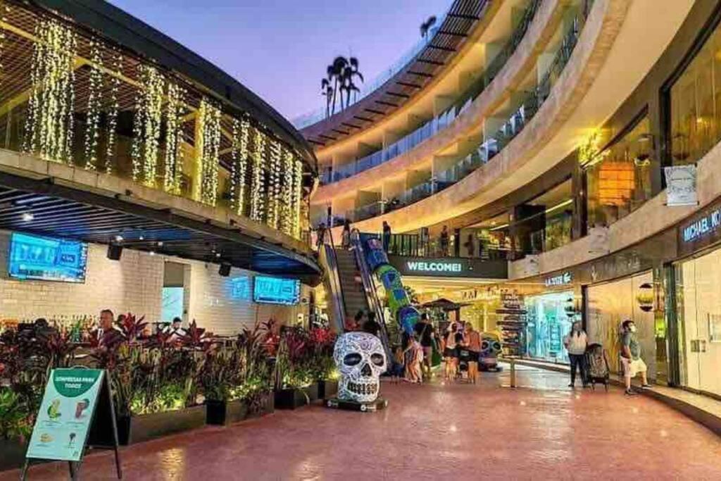 3 Bedroom Ocean View, Gym/parking Apartment Playa del Carmen