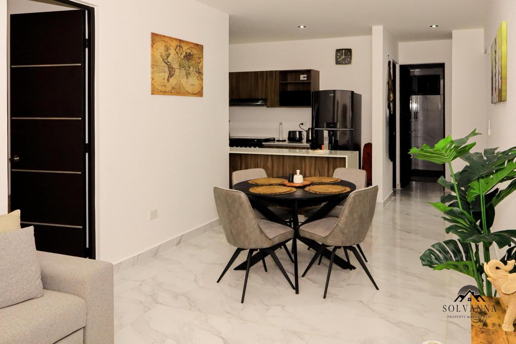 Disfruta Del Paraiso En Casa Tres Hojas