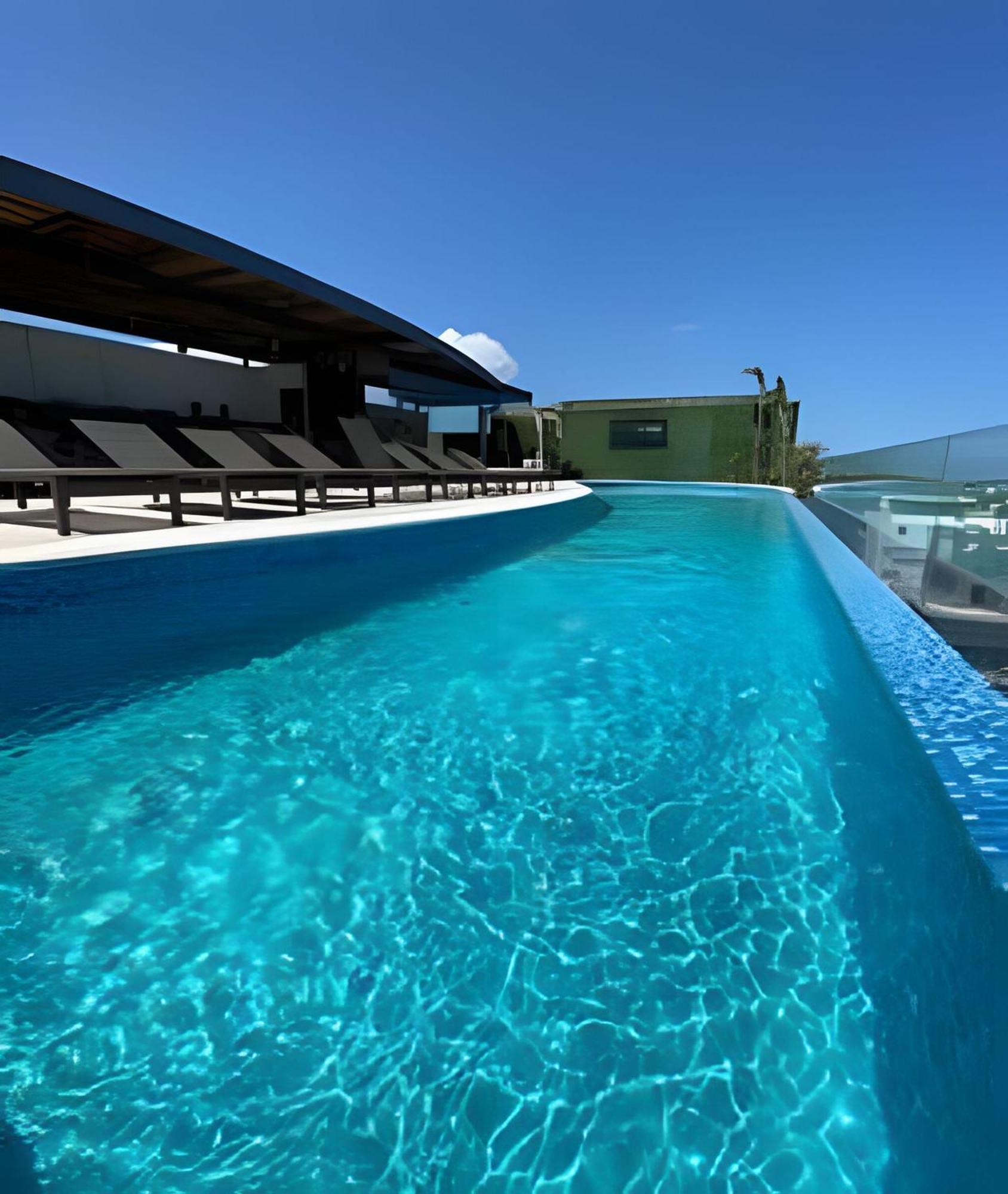 Piscina Infinita De Urban Con Vistas Al Mar Apartamento