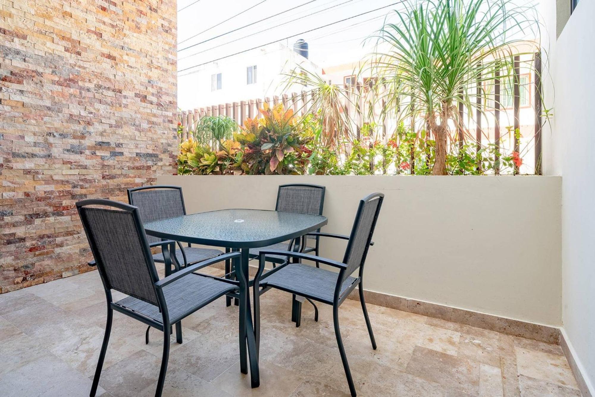 Veronica - Comfortable 2 Bedroom With Rooftop Gym And Pool Apartment
