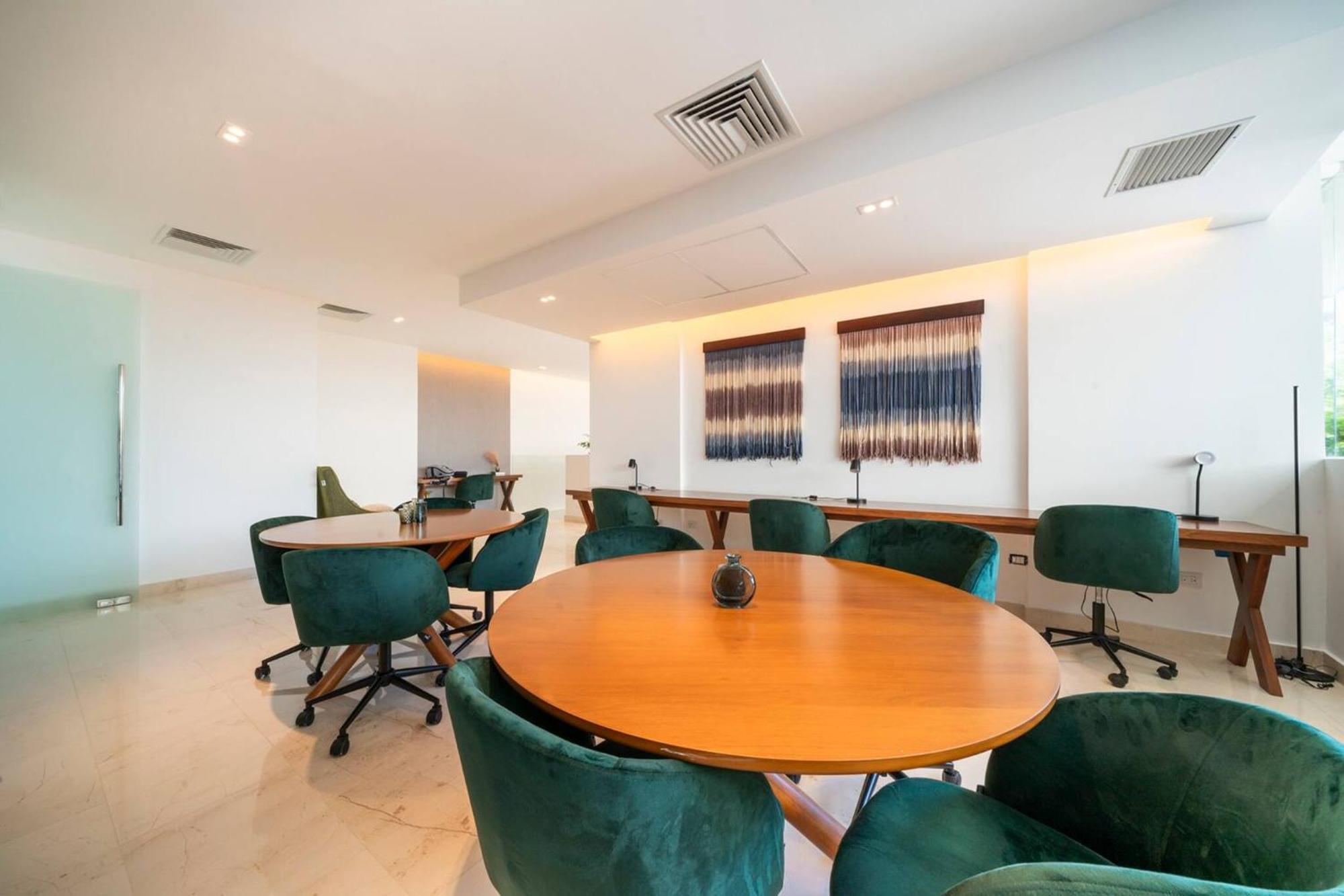 Apartment Luxury 3 Bedroom With Ocean View & Pool - Marila 503