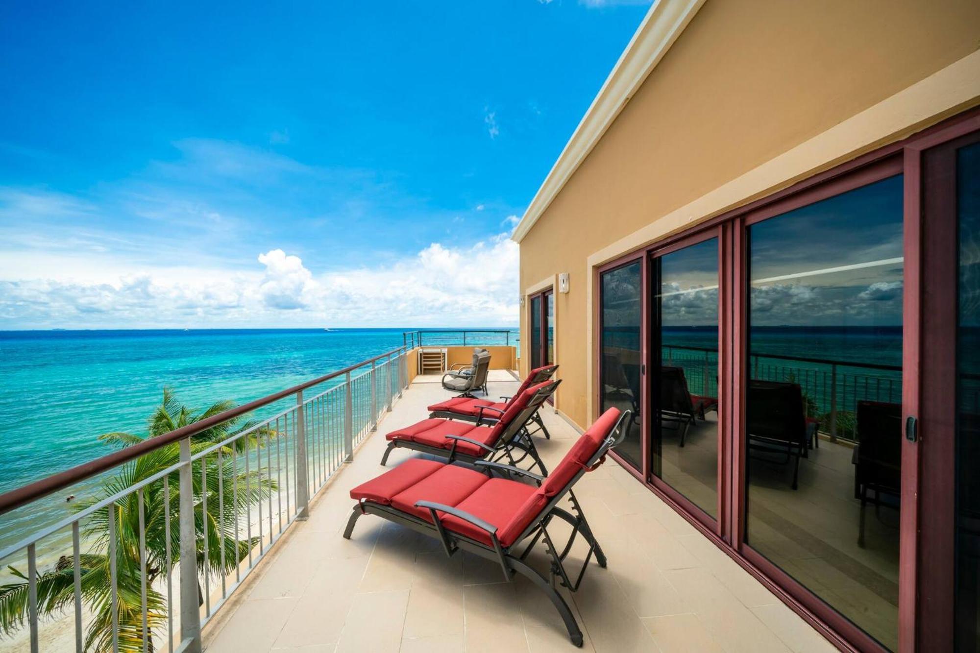 Surf 408 - Beachfront Stunning Ocean View Penthouse - At El Faro Nhà nghỉ Playa del Carmen