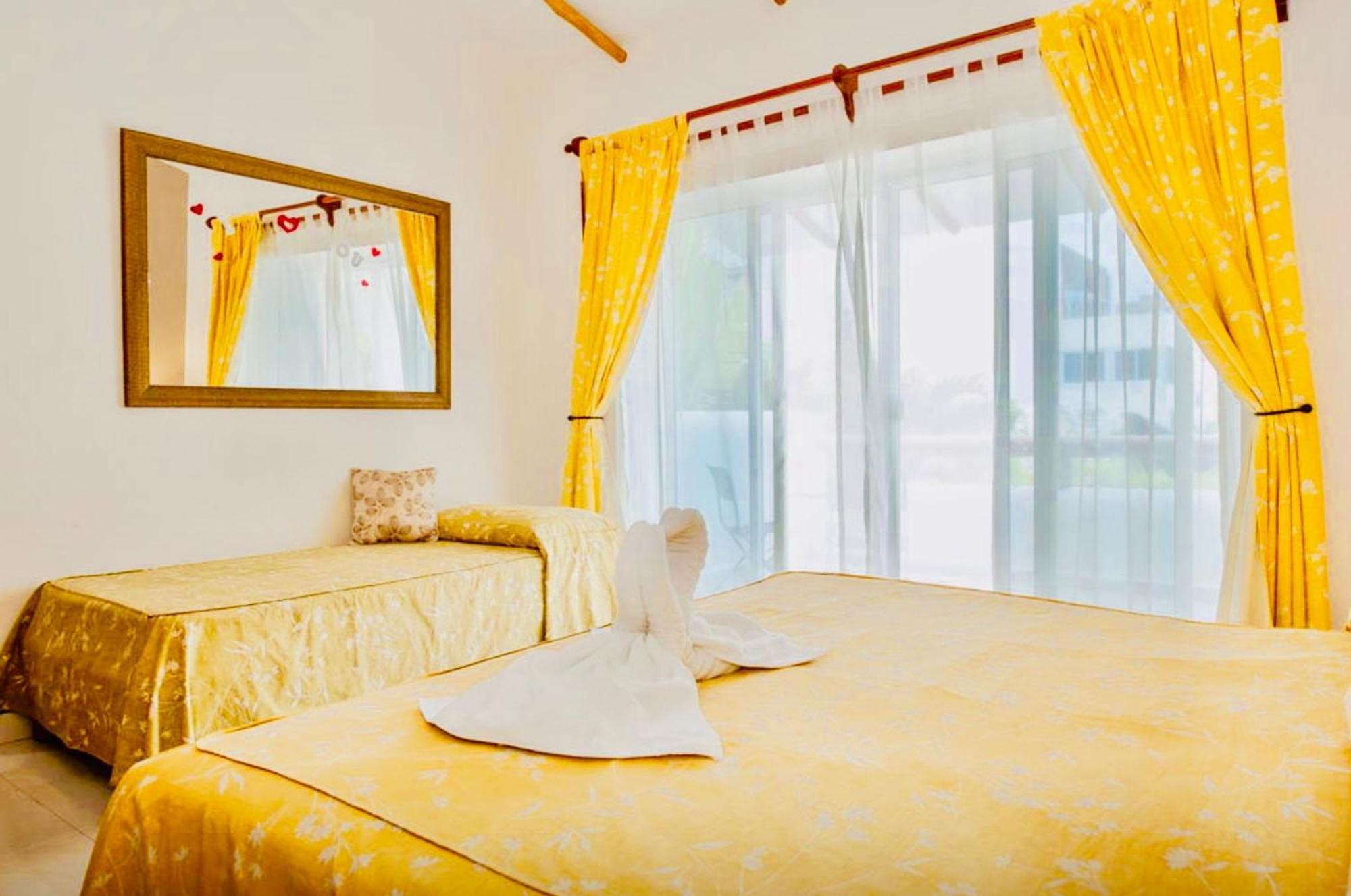Deluxe Jacuzzi Balcony With Swimming Pool Air Conditioning And Parking Bed and breakfast 3*