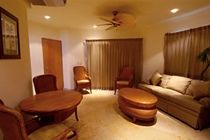 Khách sạn Blue Parrot 4*