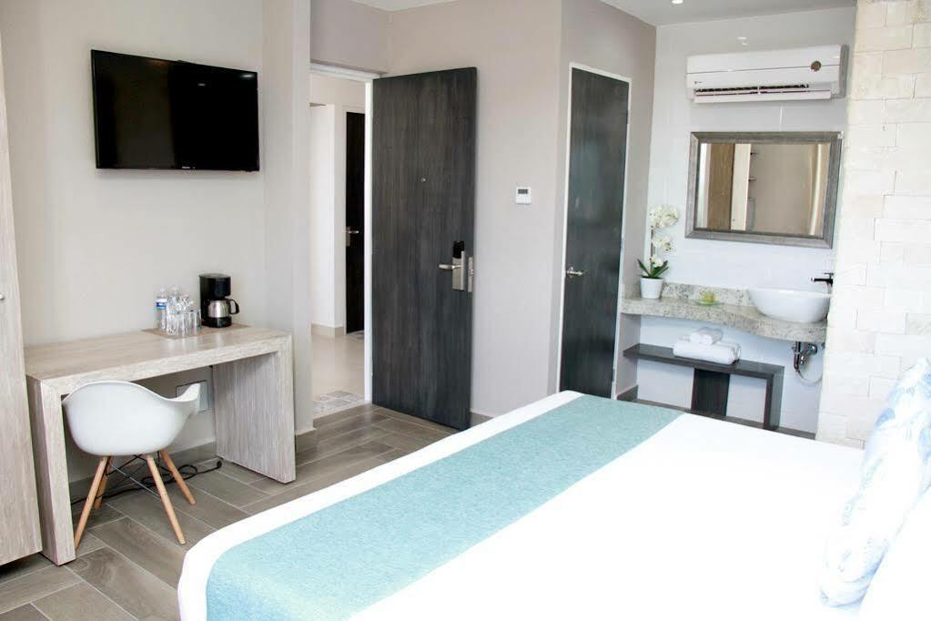 Bfh Attraction Deluxe Hotel