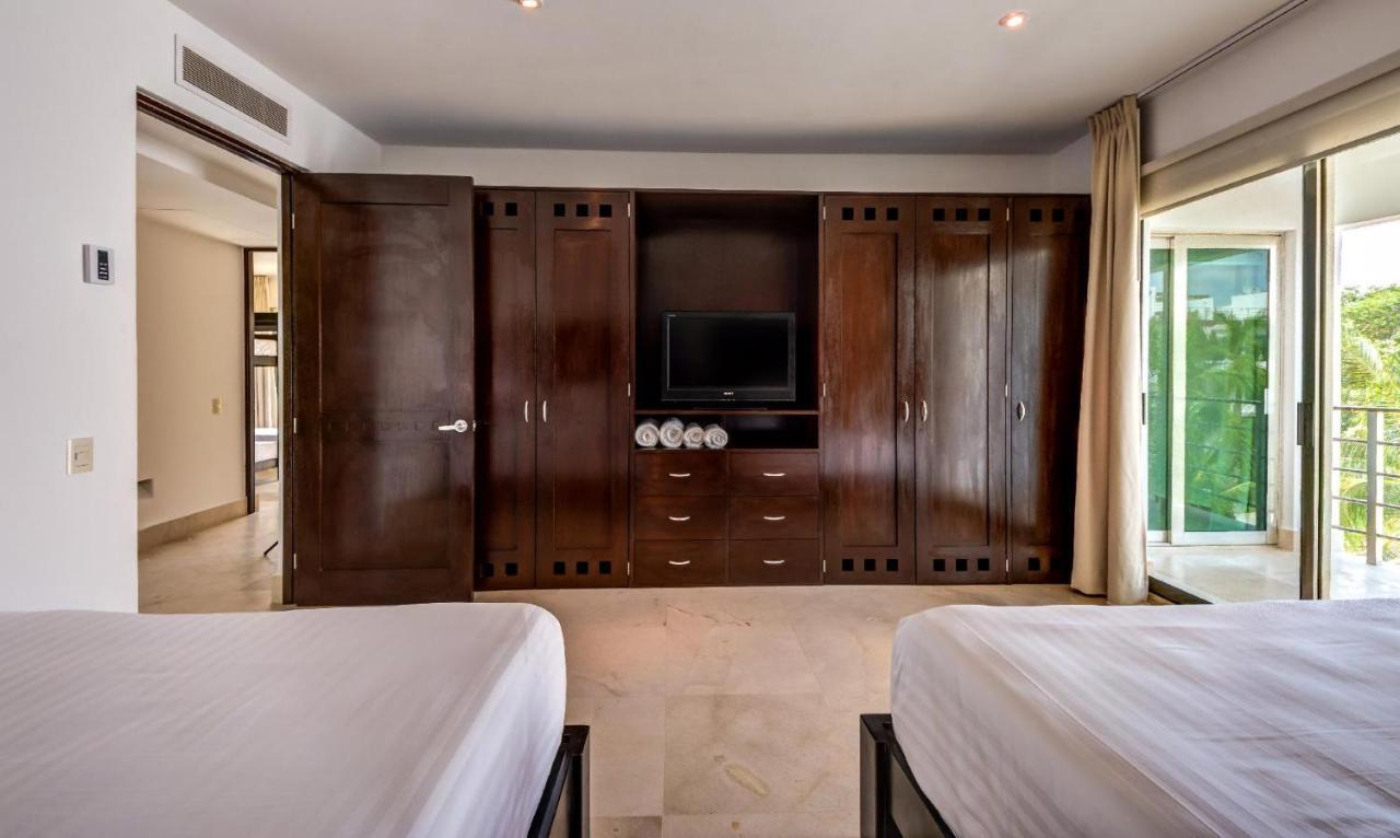 Luxurious & In Playa Steps From The *