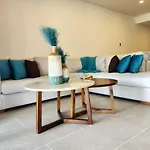 Luxury Swim-Up Apartment And Private Beach Club