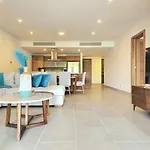 Luxury Swim-Up Apartment And Private Beach Club