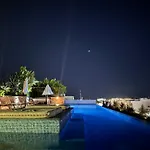 1Br Luxury Loft - 2 Pools - Gym -Near Beach