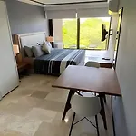 Best Location Studio Steps To The Beach