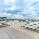 Verde Oasis Condo - Downtown - At Veranto Condos