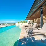 Luxury Studio With Pool And Gym - Modern And Central - At Syrena Condos 201