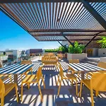 Luxury Studio With Pool And Gym - Modern And Central - At Syrena Condos 201