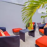 Luxury 2 Level Penthouse With 2 Bedroom - Only 3 Blocks From The Beach - Meridian 310