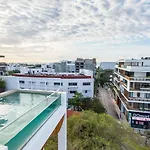 1 Bedroom Apt W Rooftop Pool Walk To Beach 5Th Ave
