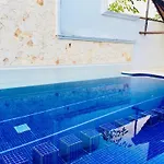 Deluxe Jacuzzi Balcony Room With Swimming Pool Air Conditioning And Parking