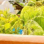Deluxe Jacuzzi Balcony Room With Swimming Pool Air Conditioning And Parking