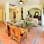 Mar Y Sol Villa By Chezplaya