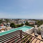 Kuyaan Coral Suites By Holiday In Playa