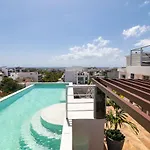 Kuyaan Coral Suites By Holiday In Playa