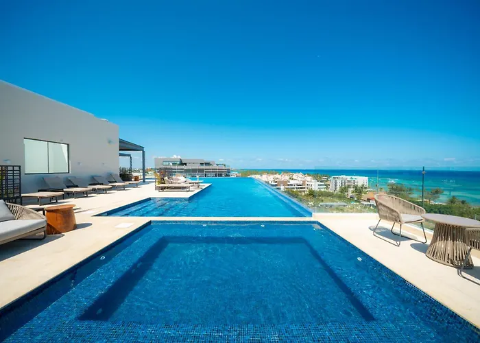 Luxury 3 Bedroom Condo With Ocean View & Pool - Marila 503