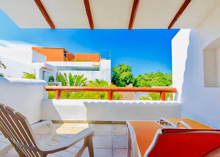 Deluxe Jacuzzi Balcony Room With Swimming Pool Air Conditioning And Parking