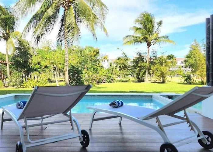 Luxury Swim-Up Apartment And Private Beach Club