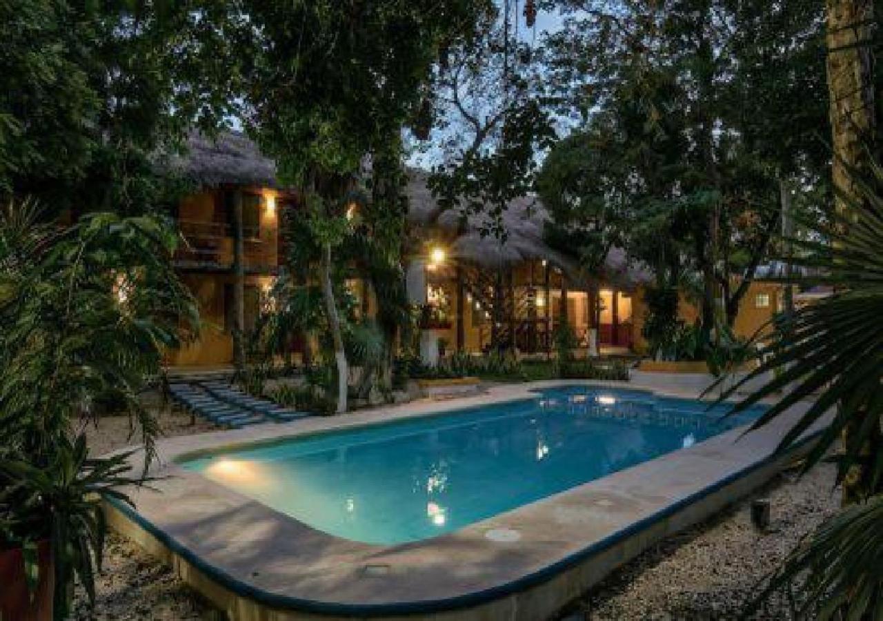 Hotel Esduma Iguanas