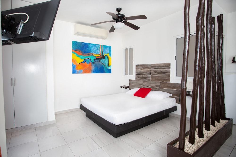 Khách sạn hẻo lánh 24 By Xperience 3*