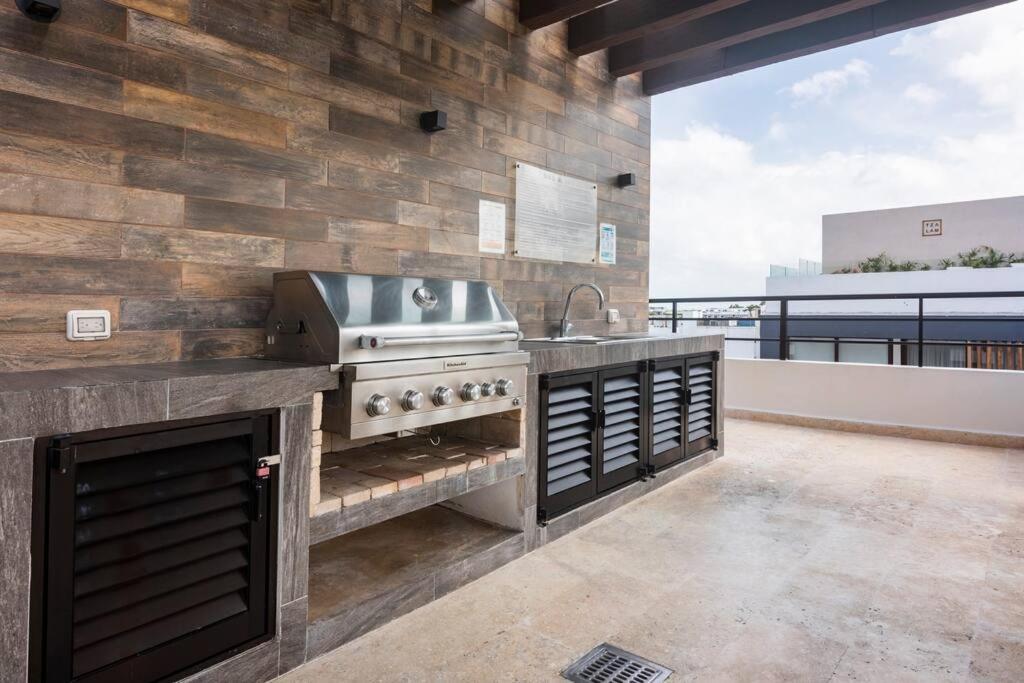 Onebr W Balcony Or Small In Playa Del Carmen, Bbq, Pool Infinite, Whirlpool, Ac, Tv Smart, 200mb