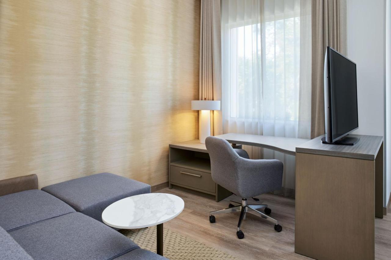 Hotel By Marriott