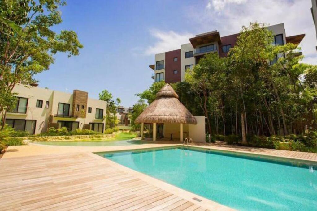 Penthouse. Koba, *